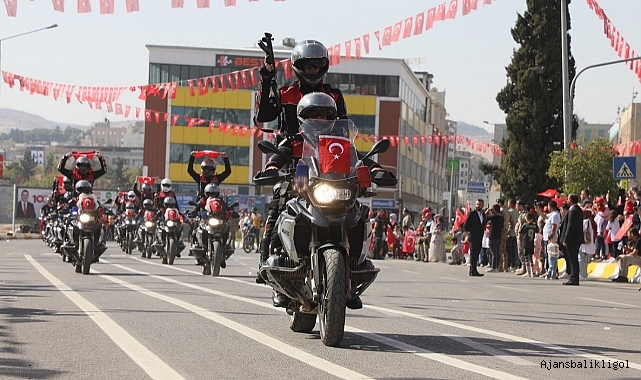 Urfa'da Cumhuriyetin 100. Yılı coşkuyla kutlandı