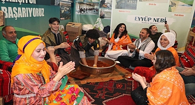 Viranşehir Belediyesi’nden İstanbul’da çiğ köfte ziyafeti