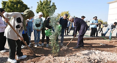 Başkan Bayık, geleceğe nefes için fidan dikti     