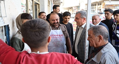 Başkan Beyazgül, Yakubiye Mahallesi’nde esnafları ziyaret etti