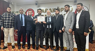 Başkan Büktür, görev belgesini genel başkan yardımcısından aldı