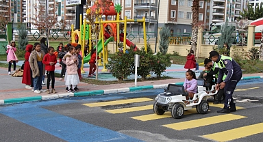 Haliliye'de çocuklara akülü araçlarla sürücülük deneyimi yaşatılıyor