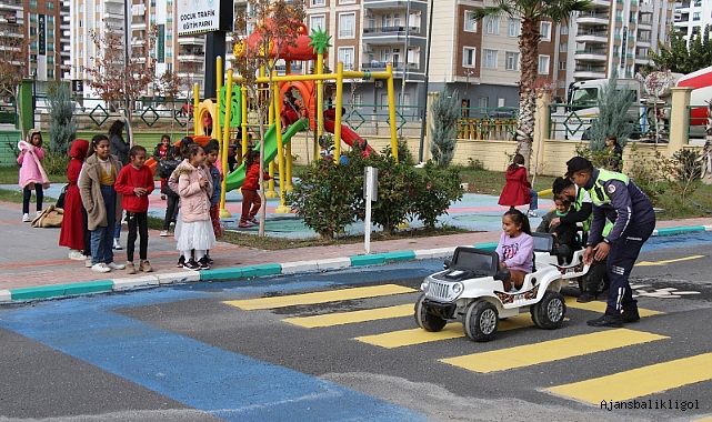 Haliliye'de çocuklara akülü araçlarla sürücülük deneyimi yaşatılıyor