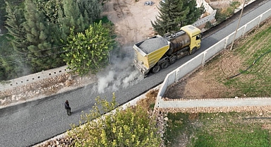 Harran kırsalında asfaltlama çalışmaları devam ediyor