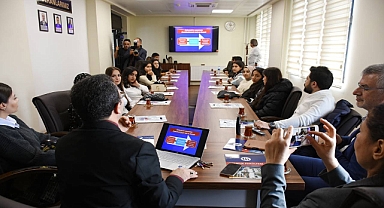 Hilvan Belediyesi bilgi evi öğrencilerine yol gösteriyor