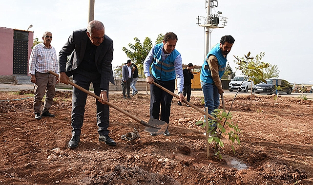 Hilvan'da Filistinli çocuklar anısına fidan dikildi
