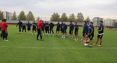 Karaköprü Belediyespor liderliği bırakmıyor!