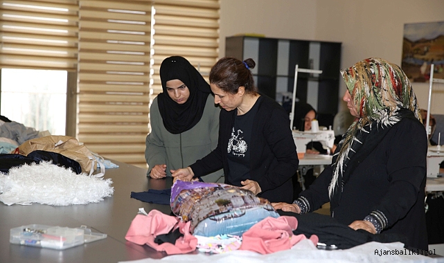Karaköprü'de kadınlar el becerisi ve meslek öğreniyor