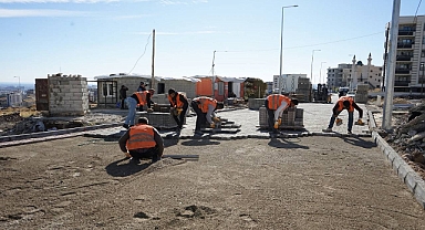 Karaköprü'de yeni yollar kilitli parkeyle döşeniyor
