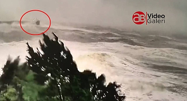 Kötü hava koşulları nedeniyel batan gemide 1 kişi ölü, 11 kişi aranıyor