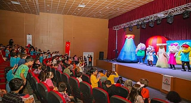 Kral Şakir Karaköprü’de çocuklarla buluştu