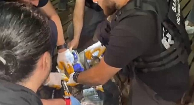 Yük gemisinde operasyon! Paketler halinde ele geçirildi