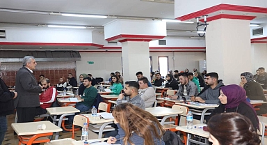 Başkan Beyazgül, KPSS’ye hazırlanan öğrencileri ziyaret etti