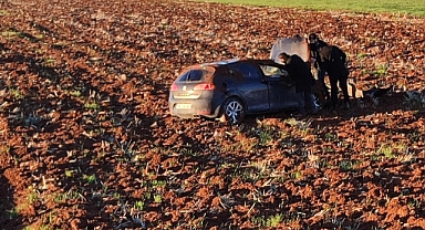 Hilvan'da feci kaza! Kontrolden çıkan araç tarlaya uçtu 