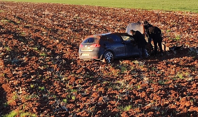 Hilvan'da feci kaza! Kontrolden çıkan araç tarlaya uçtu