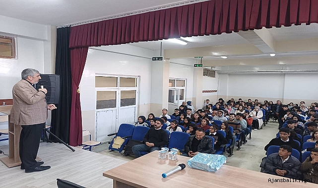 Hilvan ve Siverek'te bağımlılıkla mücadele semineri düzenlendi