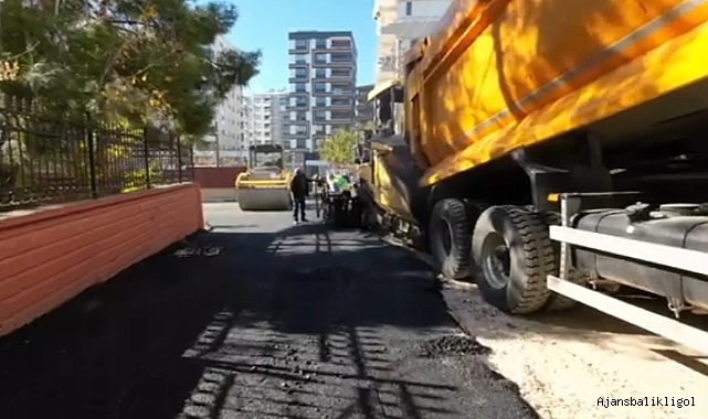 Karaköprü'de asfalt çalışmaları devam ediyor