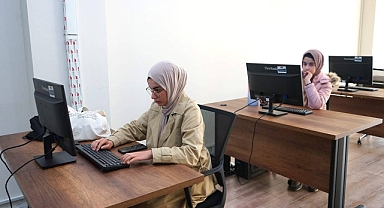 Karaköprü'de kadınlar temel bilgisayar eğitimi alıyor
