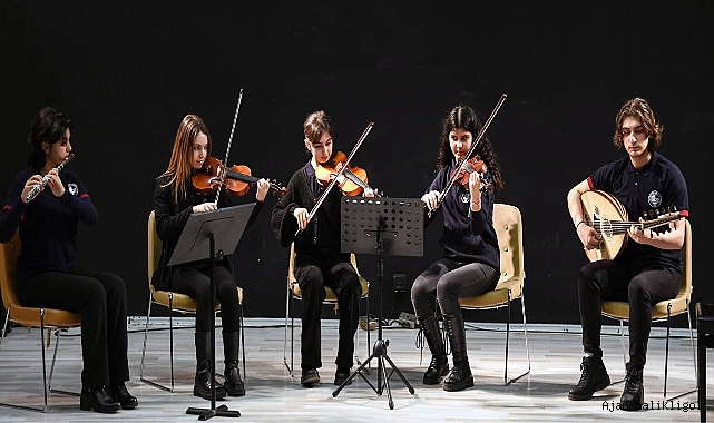 Lise öğrencileri, "Sanat Eğitimi" dersini beş alanda uygulamalı öğrenecek