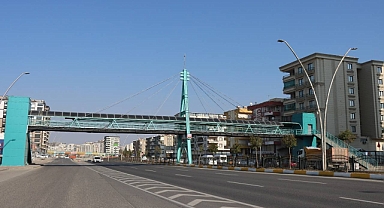 Modern üstgeçitler ulaşımı daha güvenli hale getirildi