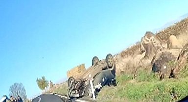 Siverek-Viranşehir kaza! Araç şarampole devrildi