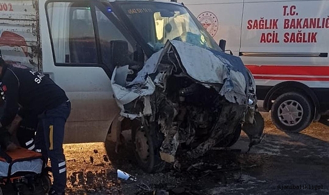 Urfa'da kamyon ile kamyonet çarpıştı