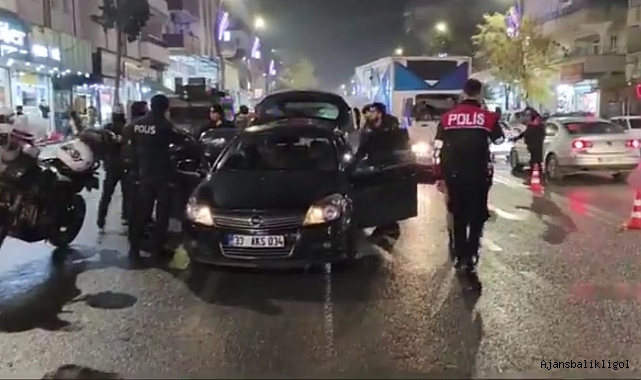 Urfa'da polis ekipleri tarafından denetimler devam ediyor