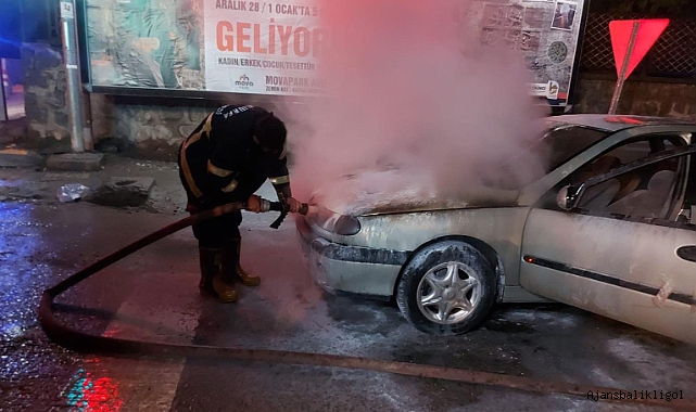 Urfa'da yanan araca itfaiye müdahale etti