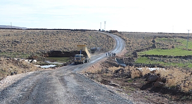 Viranşehir kırsalında asfalt çalışmaları devam ediyor