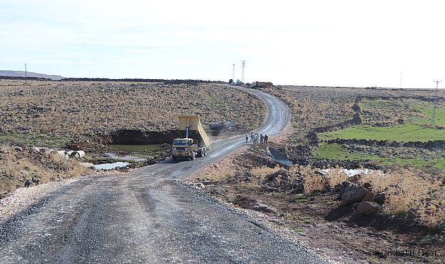 Viranşehir kırsalında asfalt çalışmaları devam ediyor