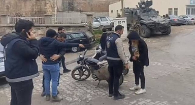 Birecik ilçesinde eş zamanlı uygulama! 2 şahıs yakalandı