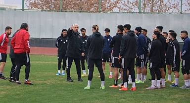 Karaköprü Belediyespor tesislerinde ilk antrenmana çıktı