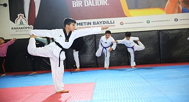 Karaköprü’de çocuklar zamanını tekvando kursunda değerlendiriyor