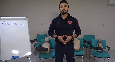 Kişi kendine Hemlich manevrası nasıl yapar?