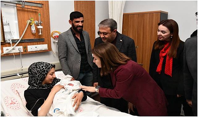 Şanlıurfa’da yılın ilk bebeği dünyaya geldi