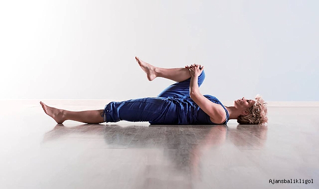 Sırt ağrısını hafifletmek için evde esneme: en iyi egzersiz ipuçları