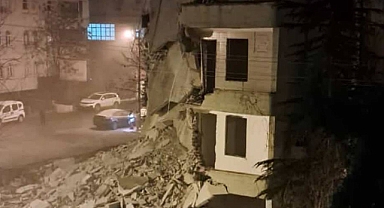 Urfa'da ağır hasarlı bina gece yarısı kendiliğinden çöktü