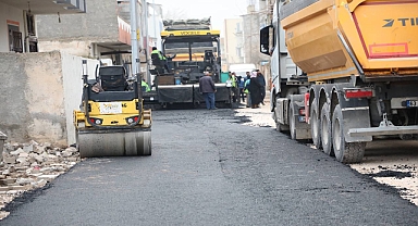 Viranşehir’de sıcak asfalt çalışması devam ediyor 