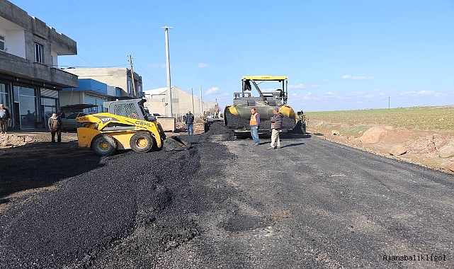Viranşehir’de sıcak asfalt ile yollar modern hale getiriliyor