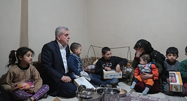 Başkan Beyazgül’den 4 çocuğuyla kirada oturan anneye konut imkanı 