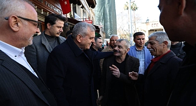 Başkan Beyazgül’e esnaflar şiir ve türkülerle destek verdi