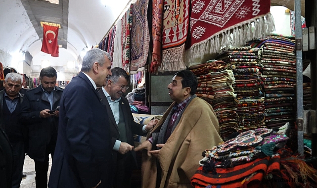Başkan Beyazgül, sipahi pazarında esnafları ziyaret etti
