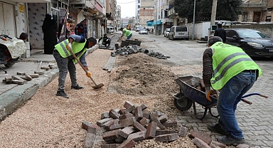 Haliliye’de deforme olmuş yolları yeniden onarıyor