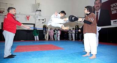 Karaköprü'de çocuklar spor branşlarında ücretsiz temel eğitim alıyor
