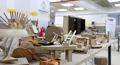Karaköprü’de doğa dostu ahşap oyuncaklar üretiliyor