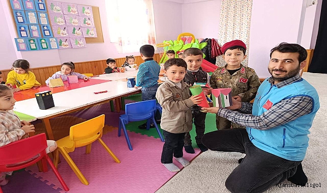 Minik yüreklerden Filistin’e destekler sürüyor