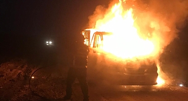 Suruç ilçesinde yanan araç alev topuna döndü! 