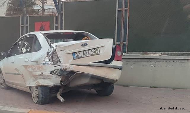 Urfa'da kamyonet ile otomobil çarpıştı!