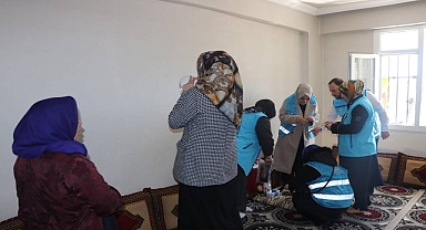 Yetim çocukların yüzü güldürüldü