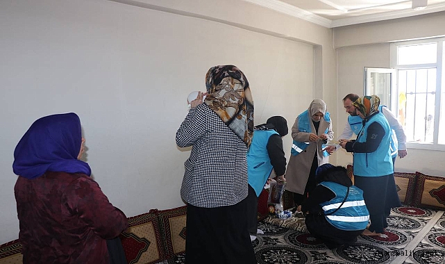 Yetim çocukların yüzü güldürüldü